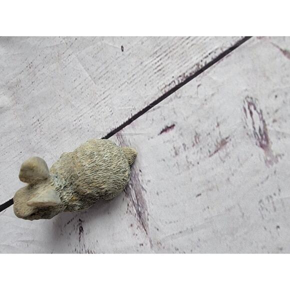 Vntg textured Gray Sitting Bunny Rabbit Sitting Easter Decor Statue 2 Inches - Picture 5 of 8